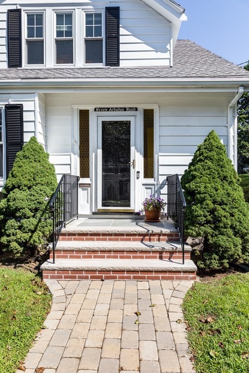 7 Arbutus Road Swampscott, MA 01907 - Photo 3 of 29 Gallery Image 3
