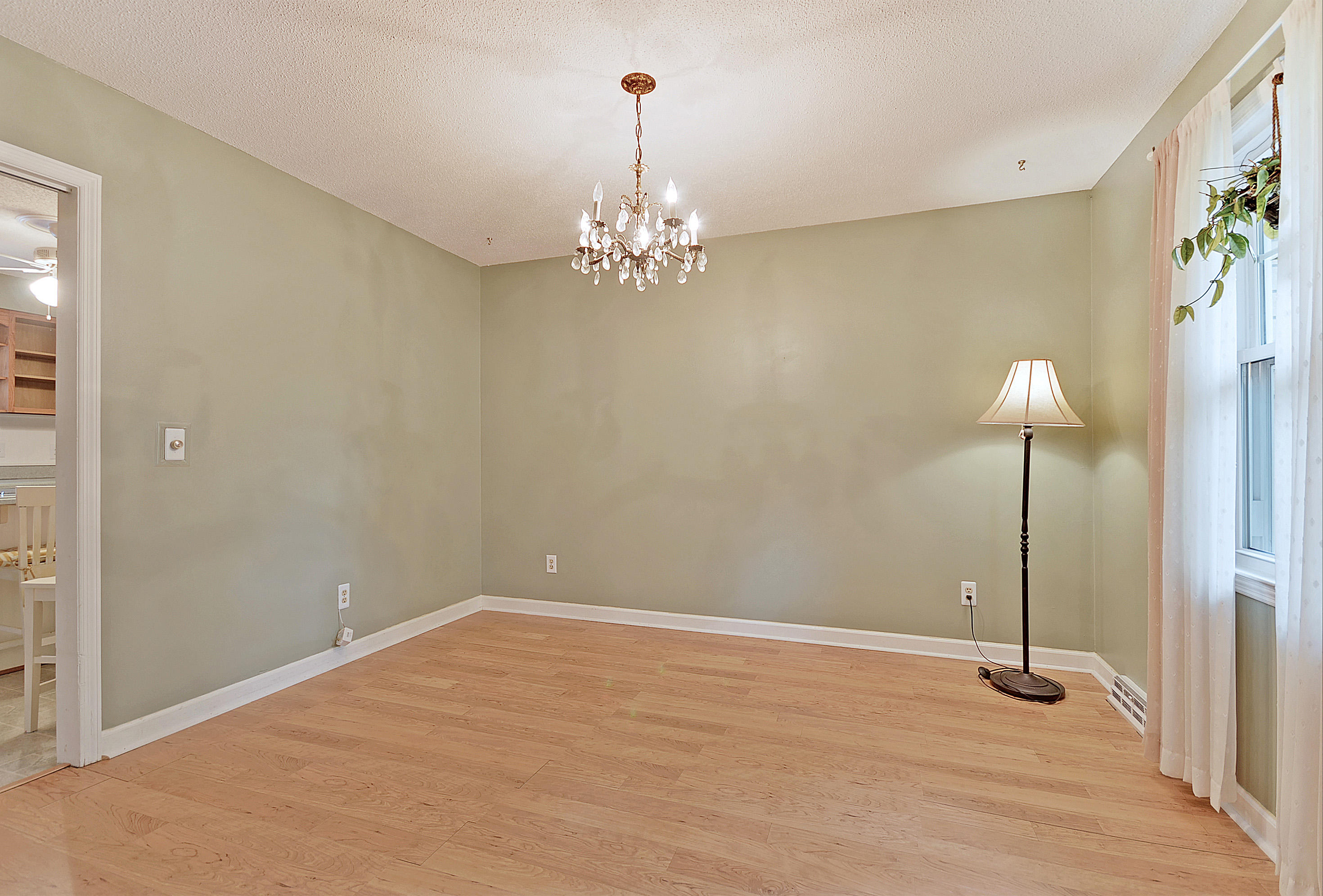 211 Grouse Road Summerville, SC 29485 - Photo 7 of 34 211 Grouse Road, 29485