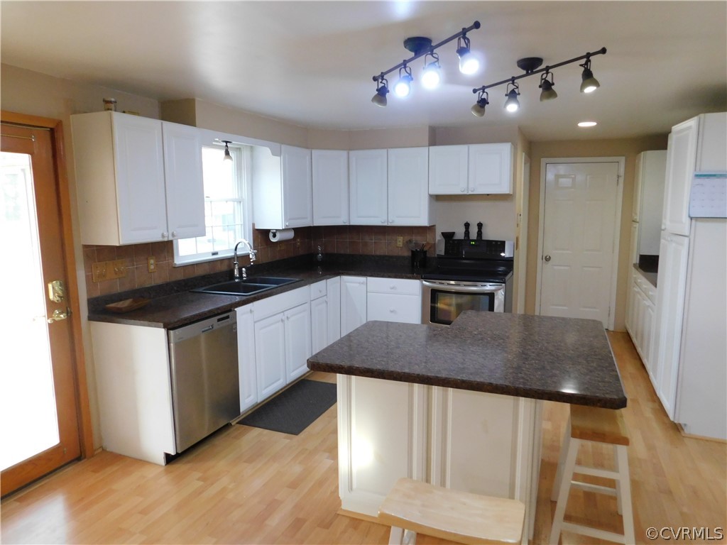4410 Dunraven Road Chesterfield, VA 23236 - Photo 5 of 41 a kitchen with granite countertop a sink a counter space cabinets and stainless steel appliances