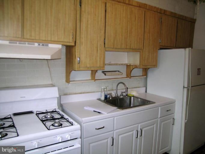 4299 Falls Road Baltimore, MD 21211 - Photo 13 of 17 Kitchen #2