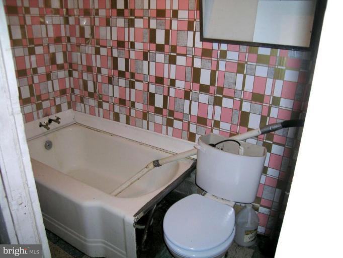 4299 Falls Road Baltimore, MD 21211 - Photo 14 of 17 Bath #2
