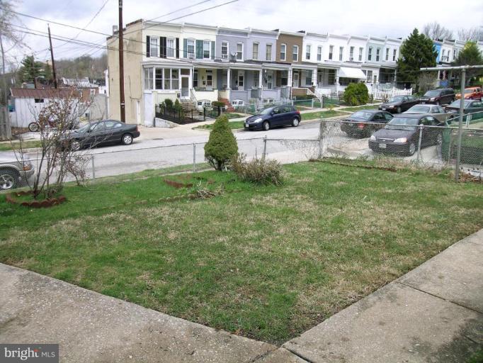 4299 Falls Road Baltimore, MD 21211 - Photo 15 of 17 Back yard