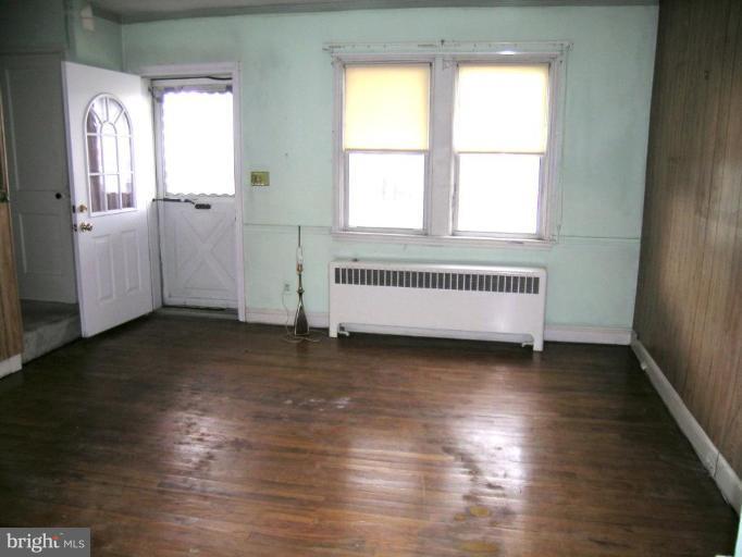 4299 Falls Road Baltimore, MD 21211 - Photo 2 of 17 Living Room