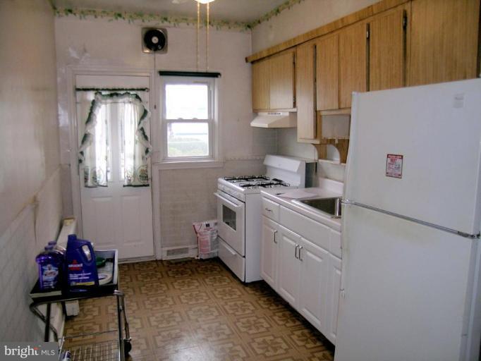 4299 Falls Road Baltimore, MD 21211 - Photo 3 of 17 Kitchen