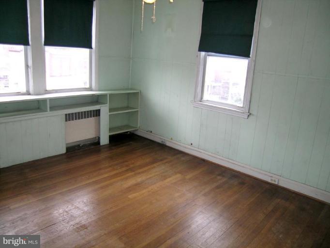 4299 Falls Road Baltimore, MD 21211 - Photo 4 of 17 Master Bedroom
