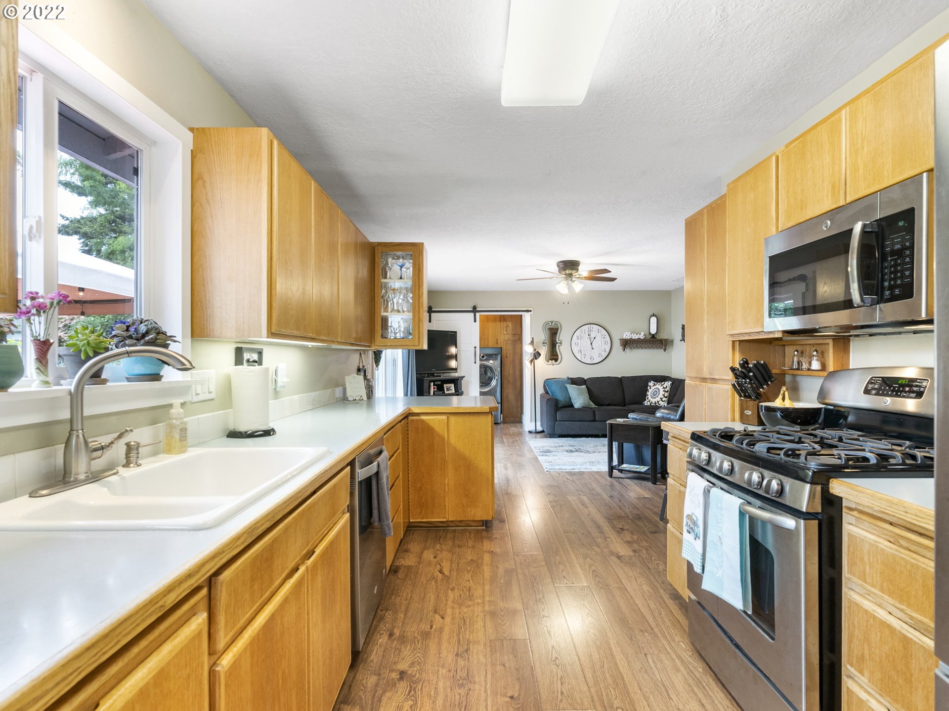 9105 Southwest View Terrace Tigard, OR 97224 - Photo 12 of 32 Gallery Image 12