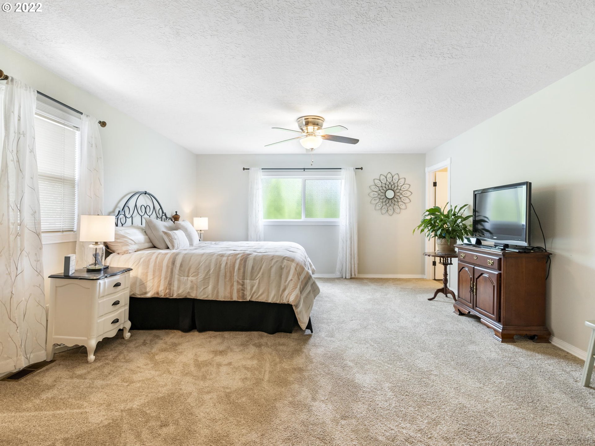 9105 Southwest View Terrace Tigard, OR 97224 - Photo 16 of 32 Gallery Image 16