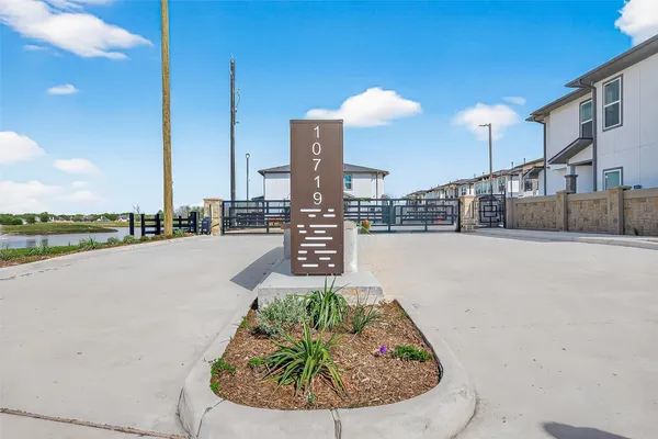 $2,745 | 10719 Mason Road, Unit 15, Richmond, TX 77406
