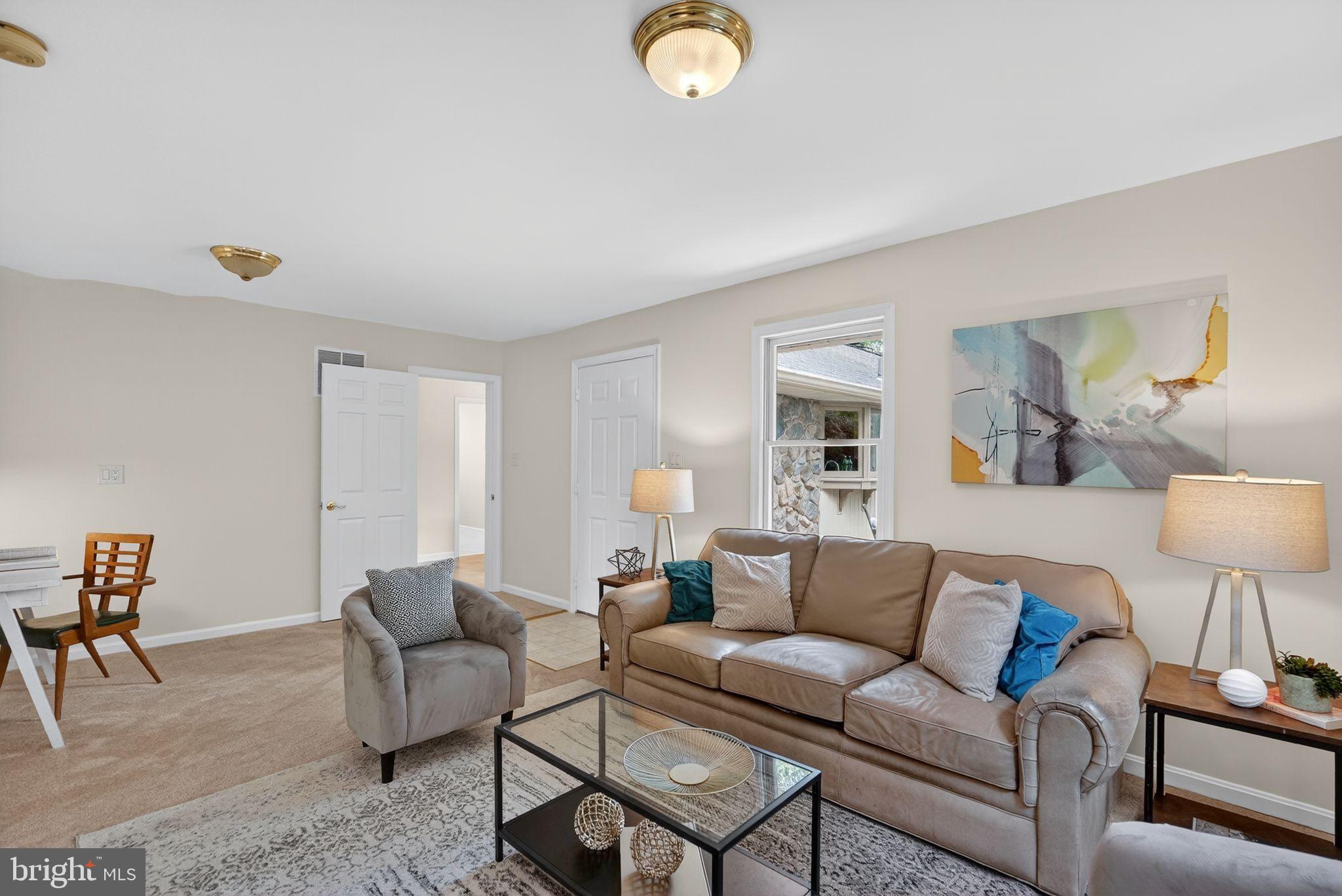 13821 Esworthy Road Darnestown, MD 20874 - Photo 28 of 98 Living room/office/inlaw suite