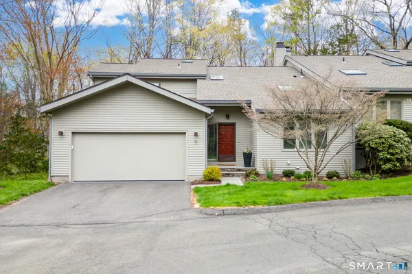 $759,900 | 7 Brenthaven Road, Unit 7, Avon, CT 06001