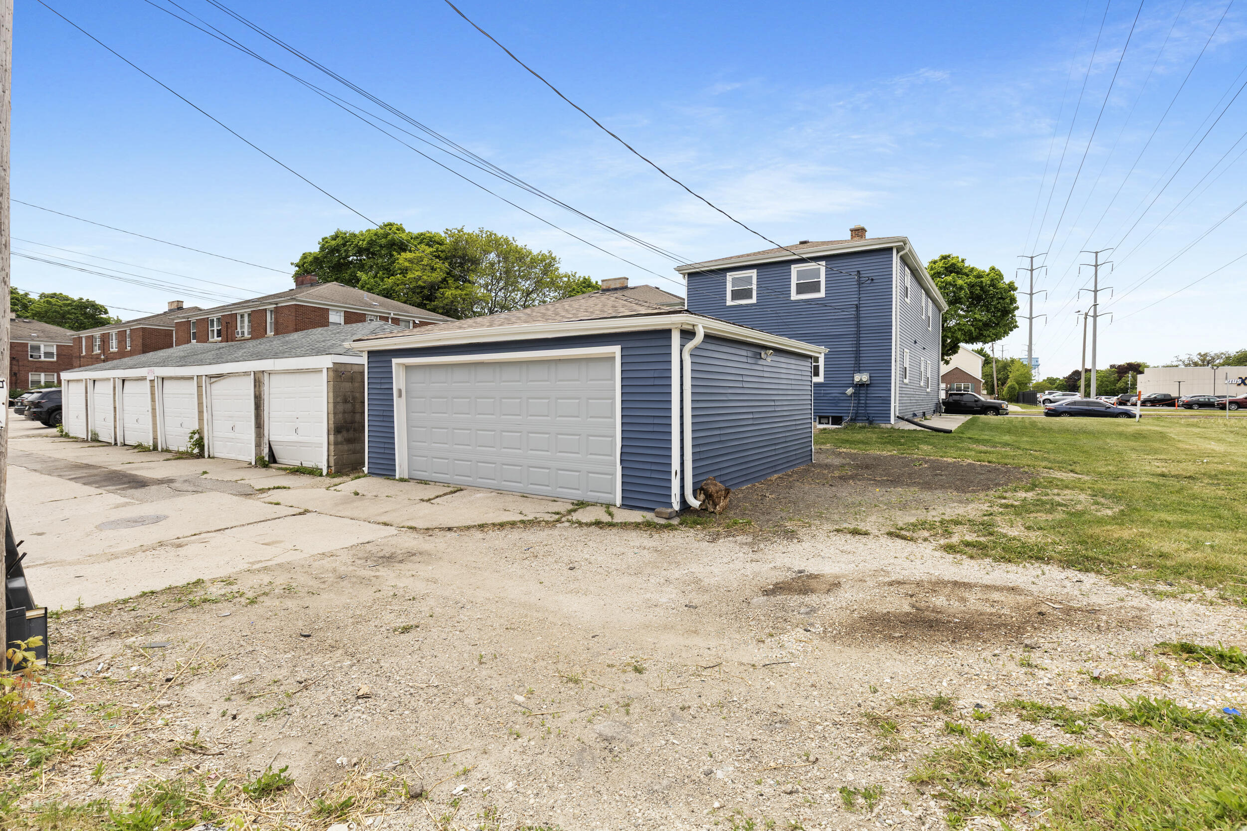 116 South 76th Street, Unit 118 Milwaukee, WI 53214 - Photo 27 of 37 Garage