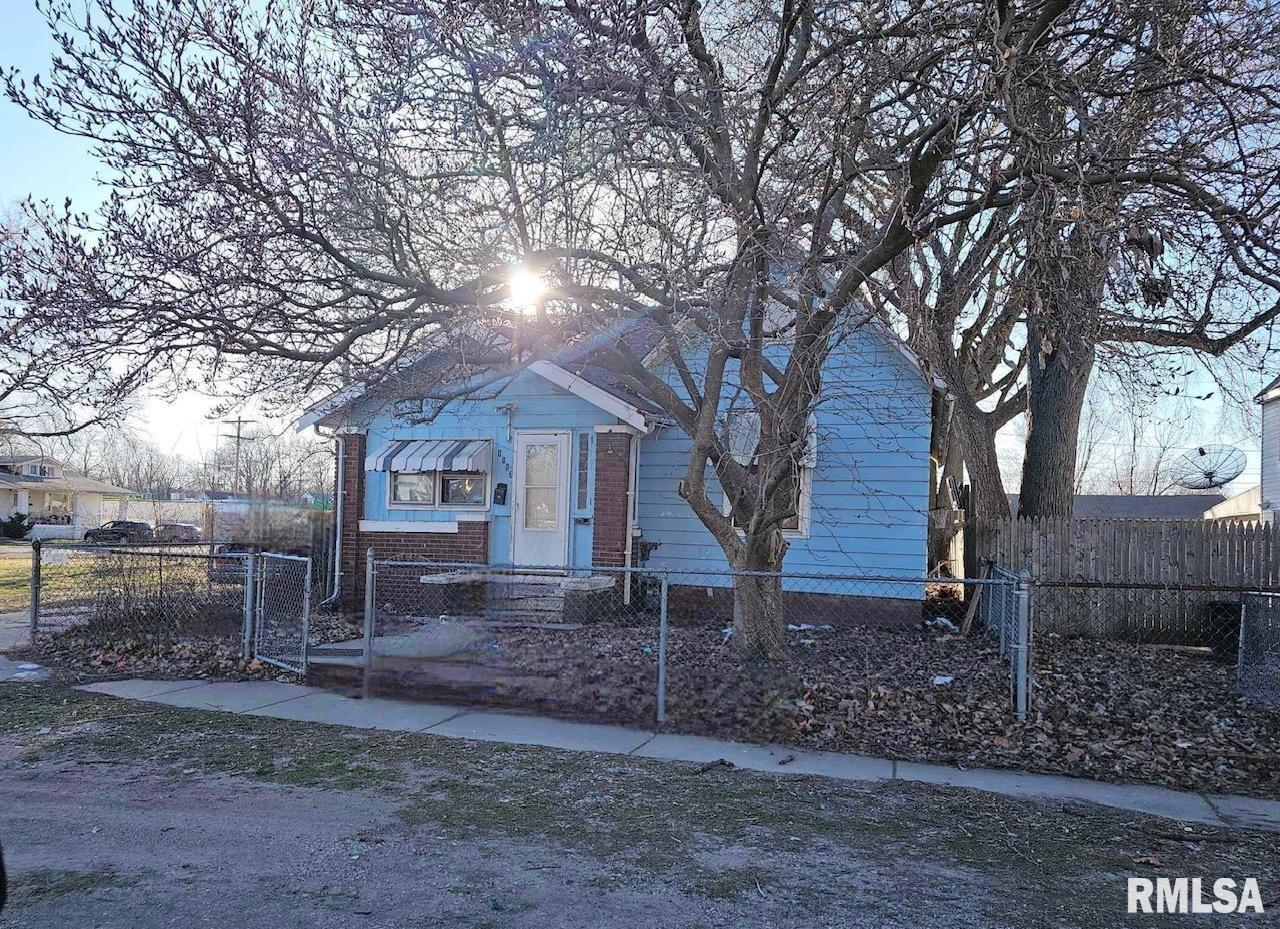 1113 North 10th Street Springfield, IL 62702 - Photo 1 of 3