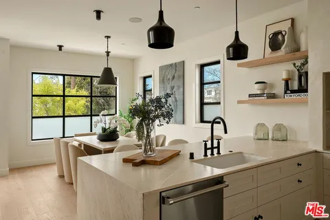 $2,998,000 | 14816 Drummond Street, Pacific Palisades, CA 90272
