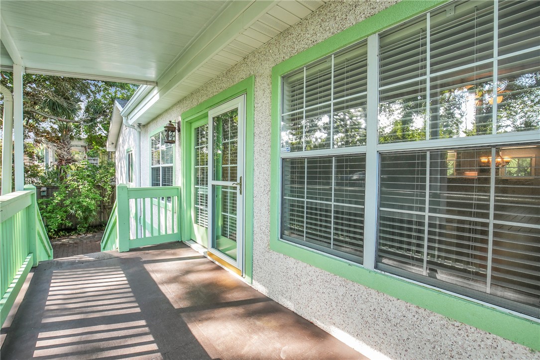 213 Magnolia Avenue St. Simons Island, GA 31522 - Photo 3 of 30
