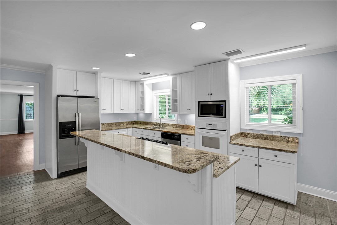 213 Magnolia Avenue St. Simons Island, GA 31522 - Photo 8 of 30