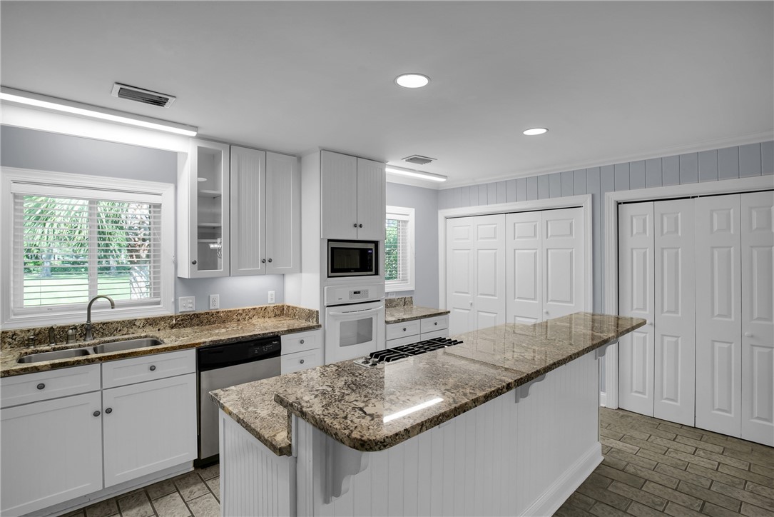 213 Magnolia Avenue St. Simons Island, GA 31522 - Photo 9 of 30