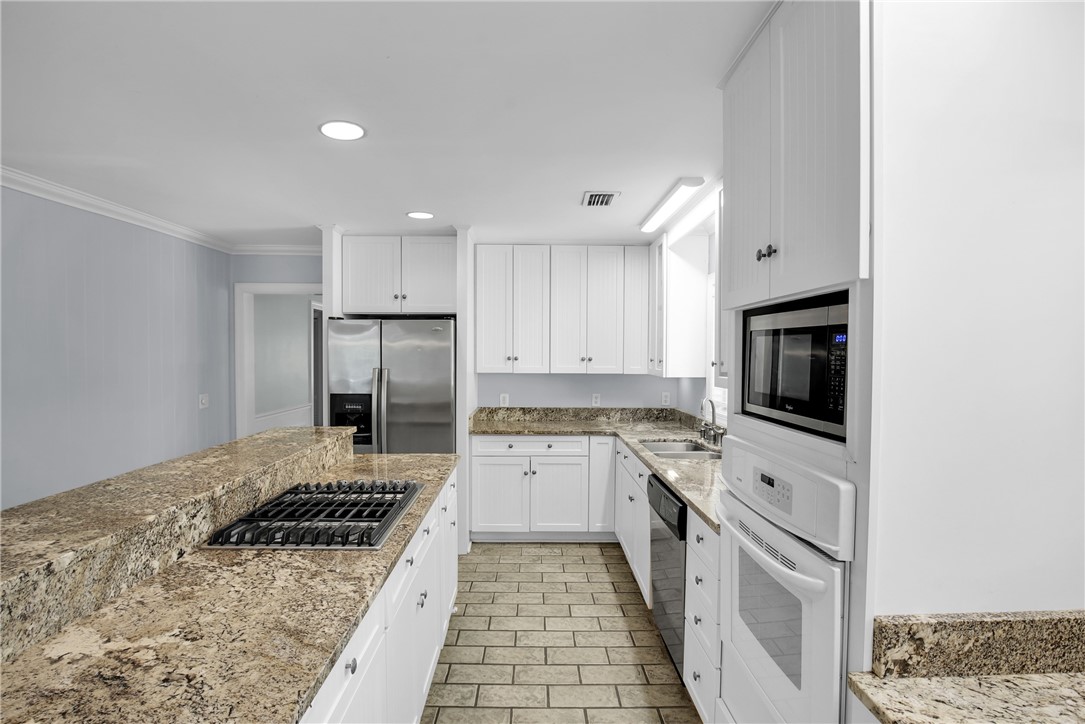 213 Magnolia Avenue St. Simons Island, GA 31522 - Photo 10 of 30