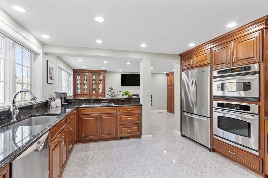 23 Pillings Pond Road Lynnfield, MA 01940 - Photo 11 of 36 Gallery Image 11