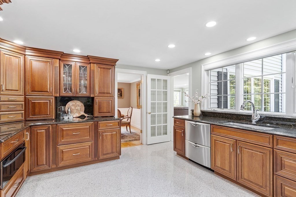 23 Pillings Pond Road Lynnfield, MA 01940 - Photo 12 of 36 Gallery Image 12