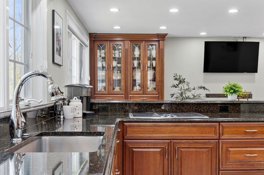 23 Pillings Pond Road Lynnfield, MA 01940 - Photo 10 of 36 Gallery Image 10