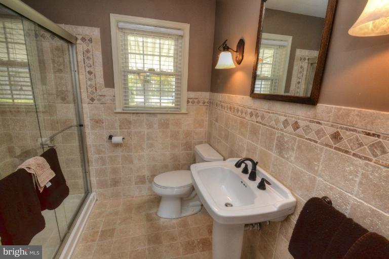 10015 Harford Road Baltimore, MD 21234 - Photo 12 of 30 Bath