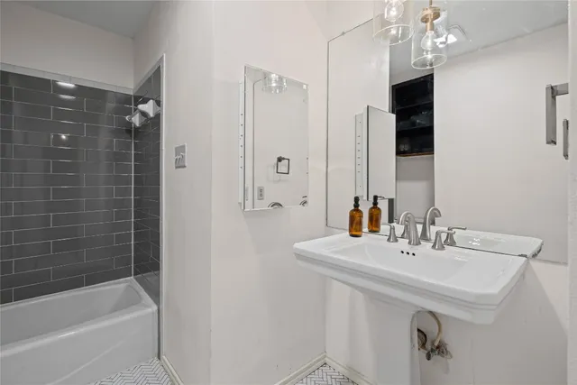 $2,400 | 1801 Broken Shoe Cove, Round Rock, TX 78681