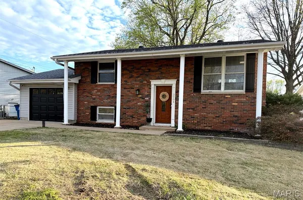 $230,000 | 3904 Dunn Road, Hazelwood, MO 63042