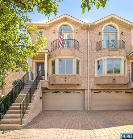 $1,050,000 | 90 Washington Avenue, Unit C0090, Cliffside Park, NJ 07010