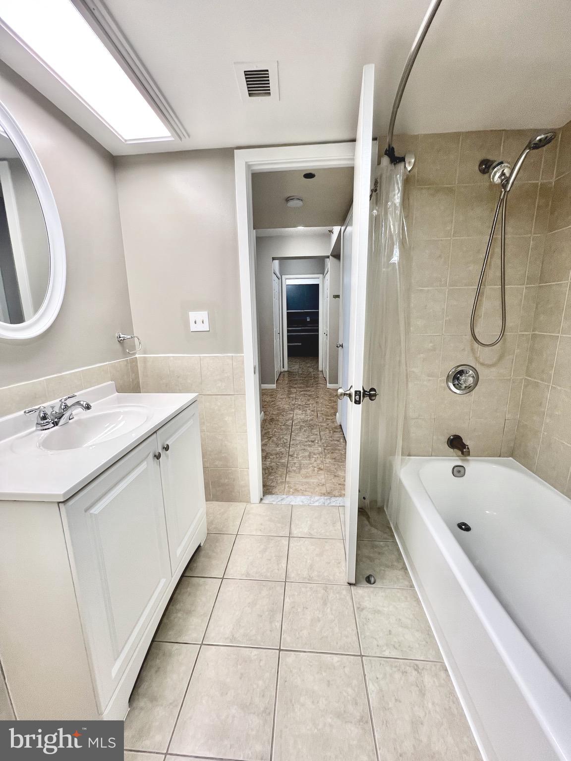 5501 Seminary Road, Unit 913S Falls Church, VA 22041 - Photo 15 of 28 a spacious bathroom with a tub sink shower and mirror