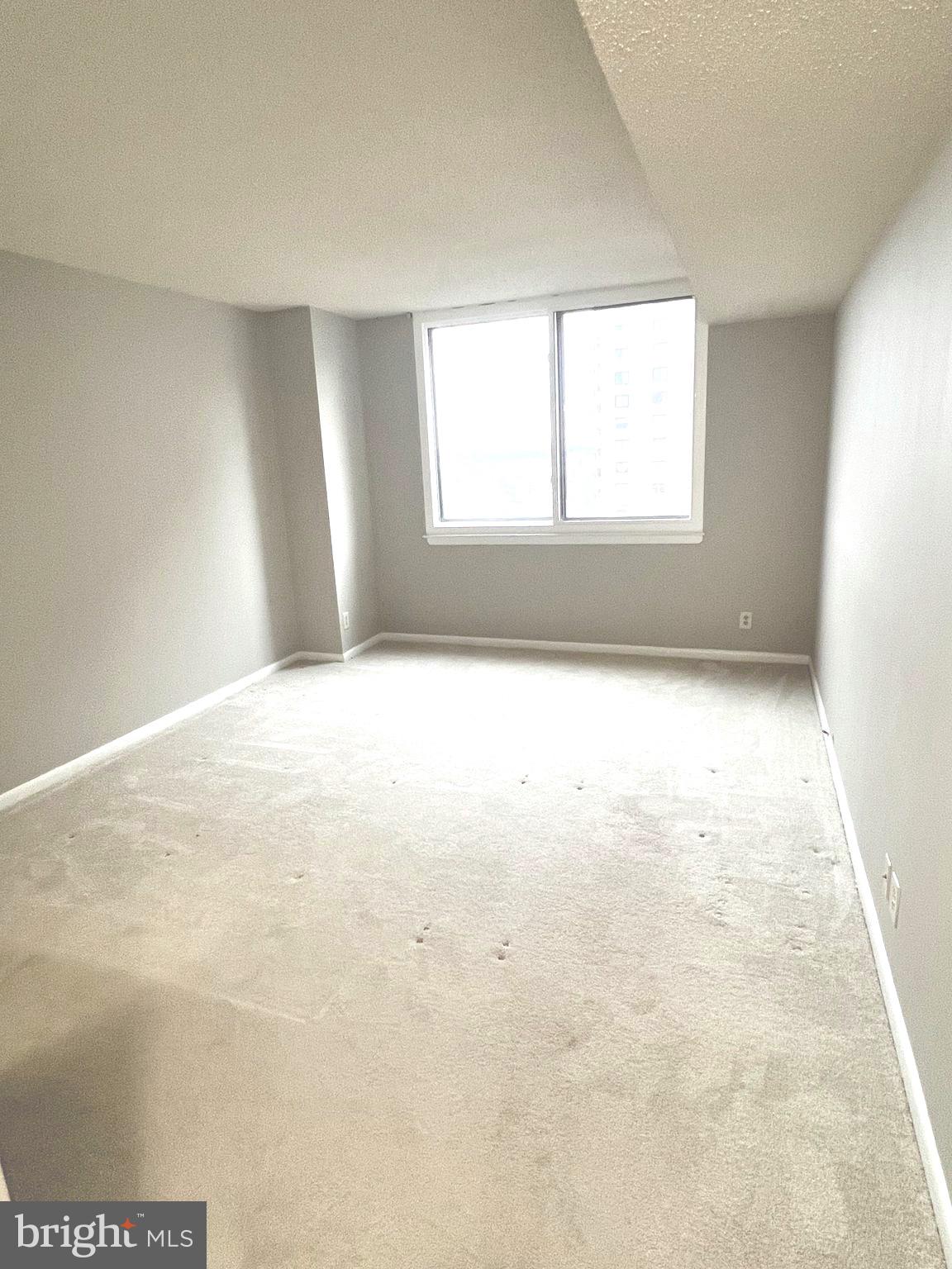 5501 Seminary Road, Unit 913S Falls Church, VA 22041 - Photo 10 of 28 a view of an empty room with a window