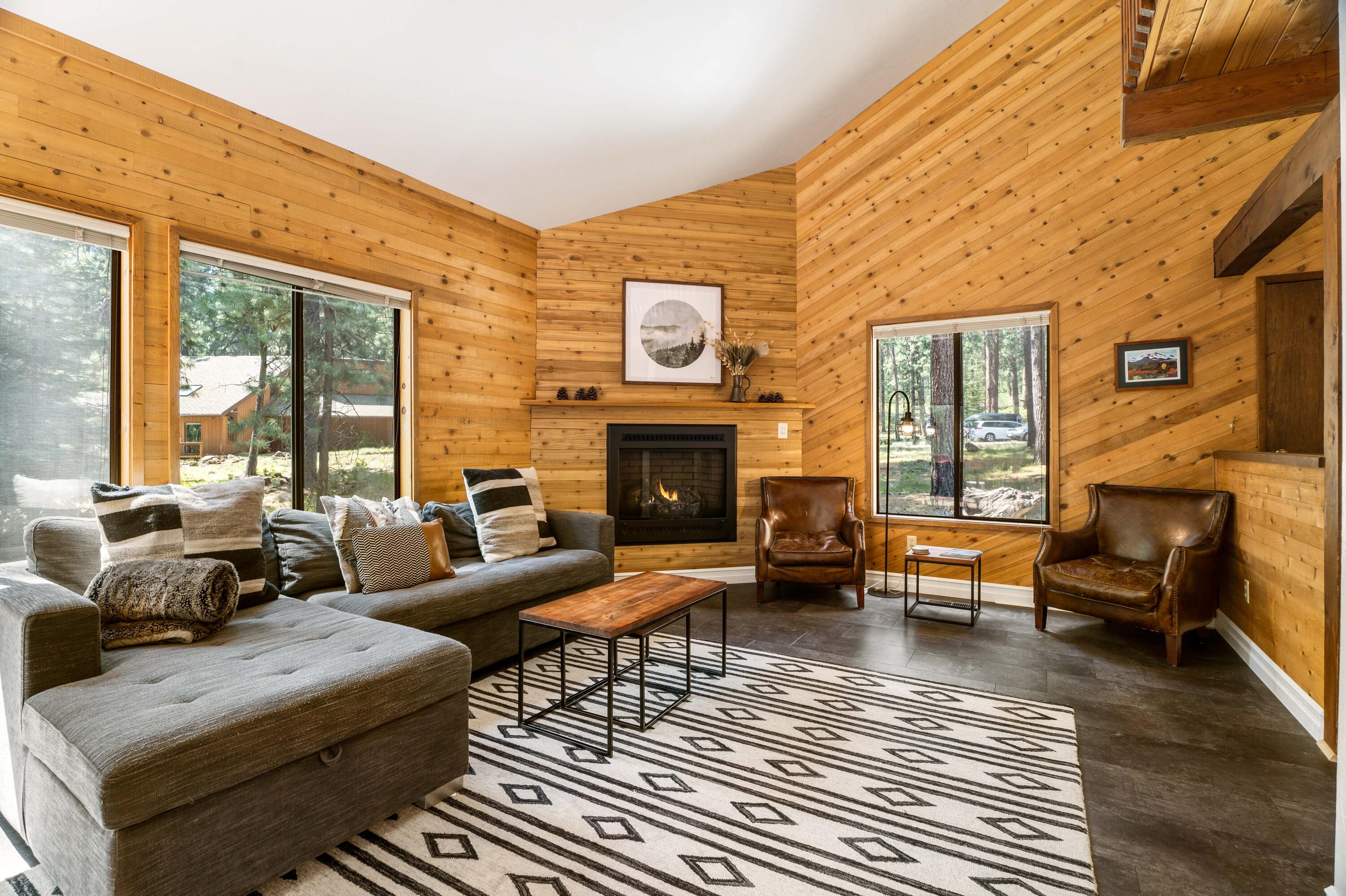 70770 Bitter Root Black Butte Ranch, OR 97759 - Photo 5 of 19 06-Living Area