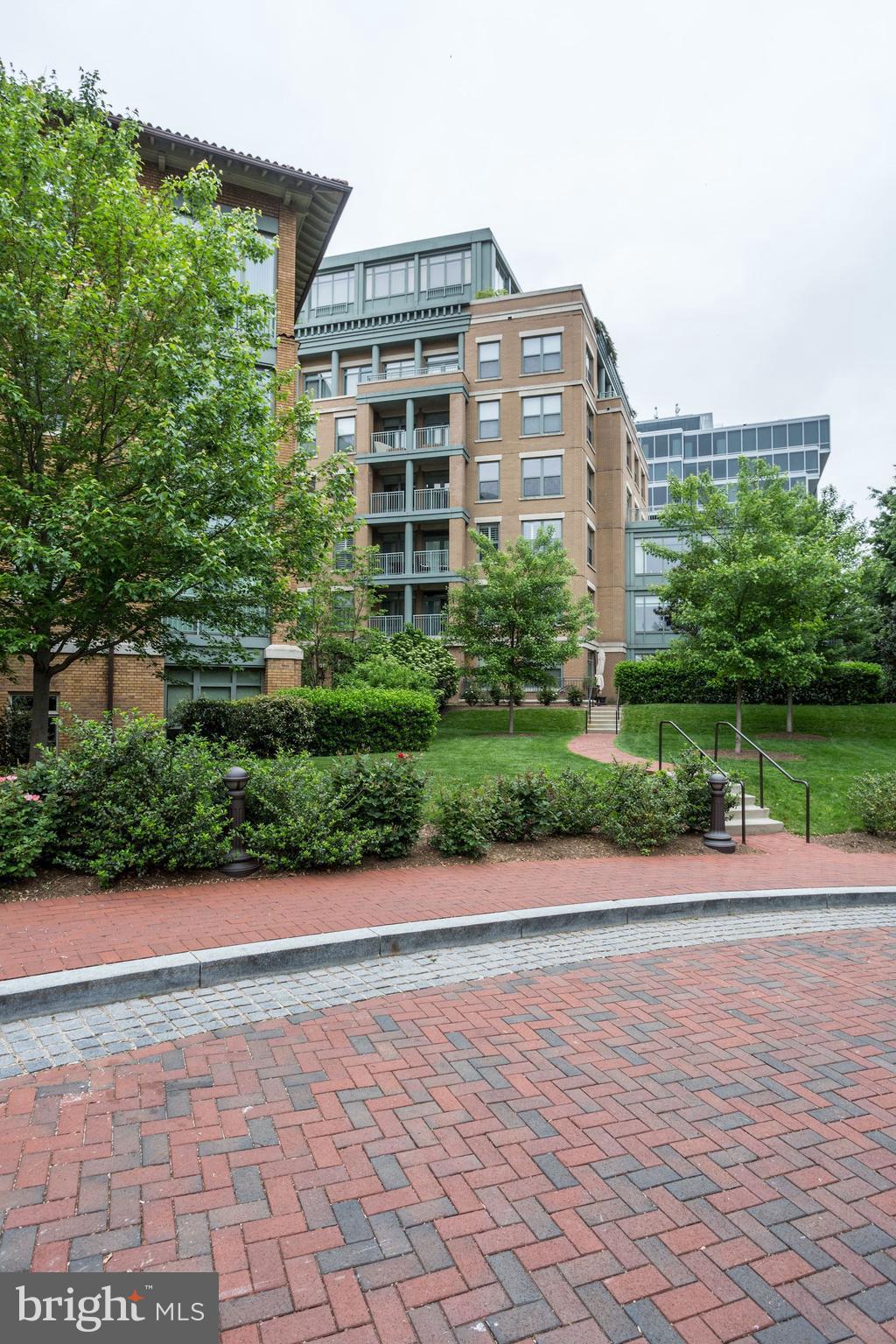 2425 L Street Northwest, Unit 422 Washington, DC 20037 - Photo 4 of 43