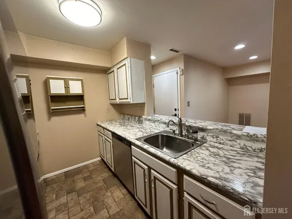 $2,350 | 1006 Aspen Drive, Plainsboro, NJ 08536