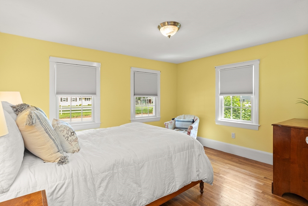 18 Knowlton Street Hamilton, MA 01982 - Photo 11 of 29