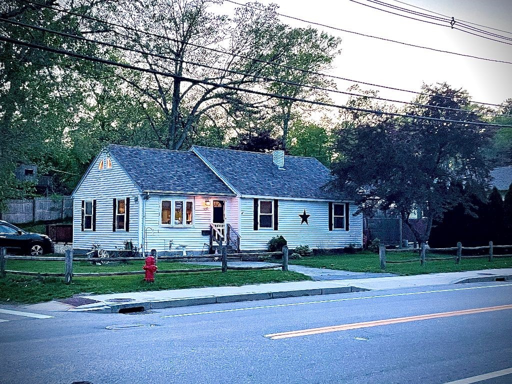 131 Arnold Road Coventry, RI 02816 - Photo 2 of 22
