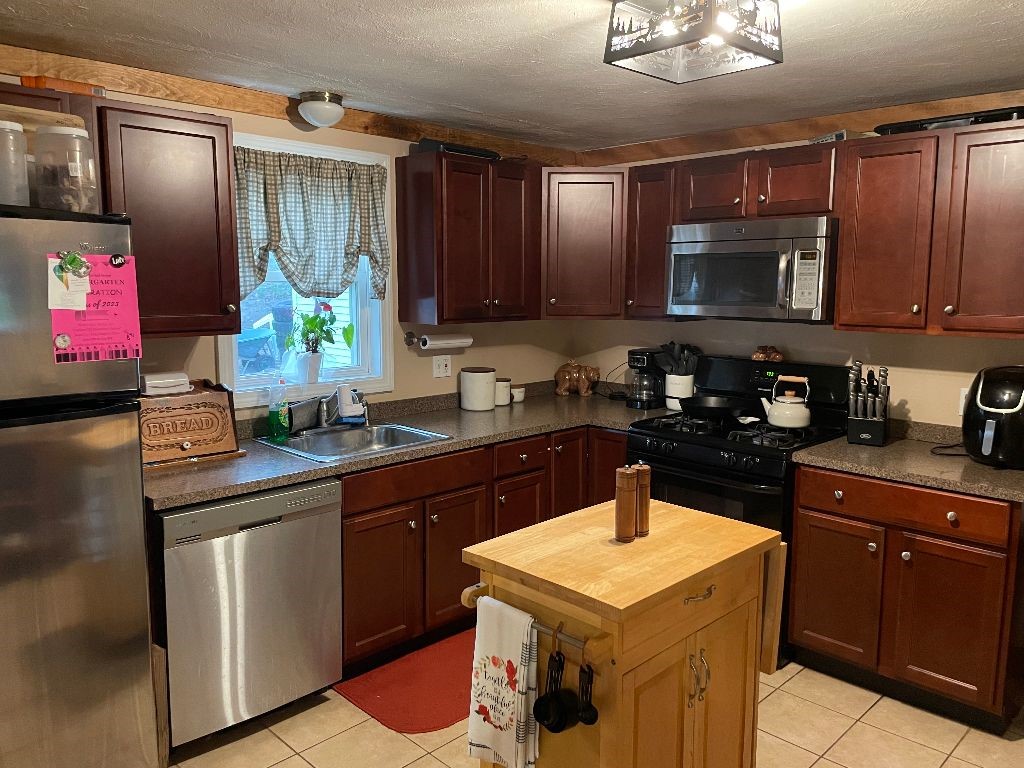 131 Arnold Road Coventry, RI 02816 - Photo 10 of 22