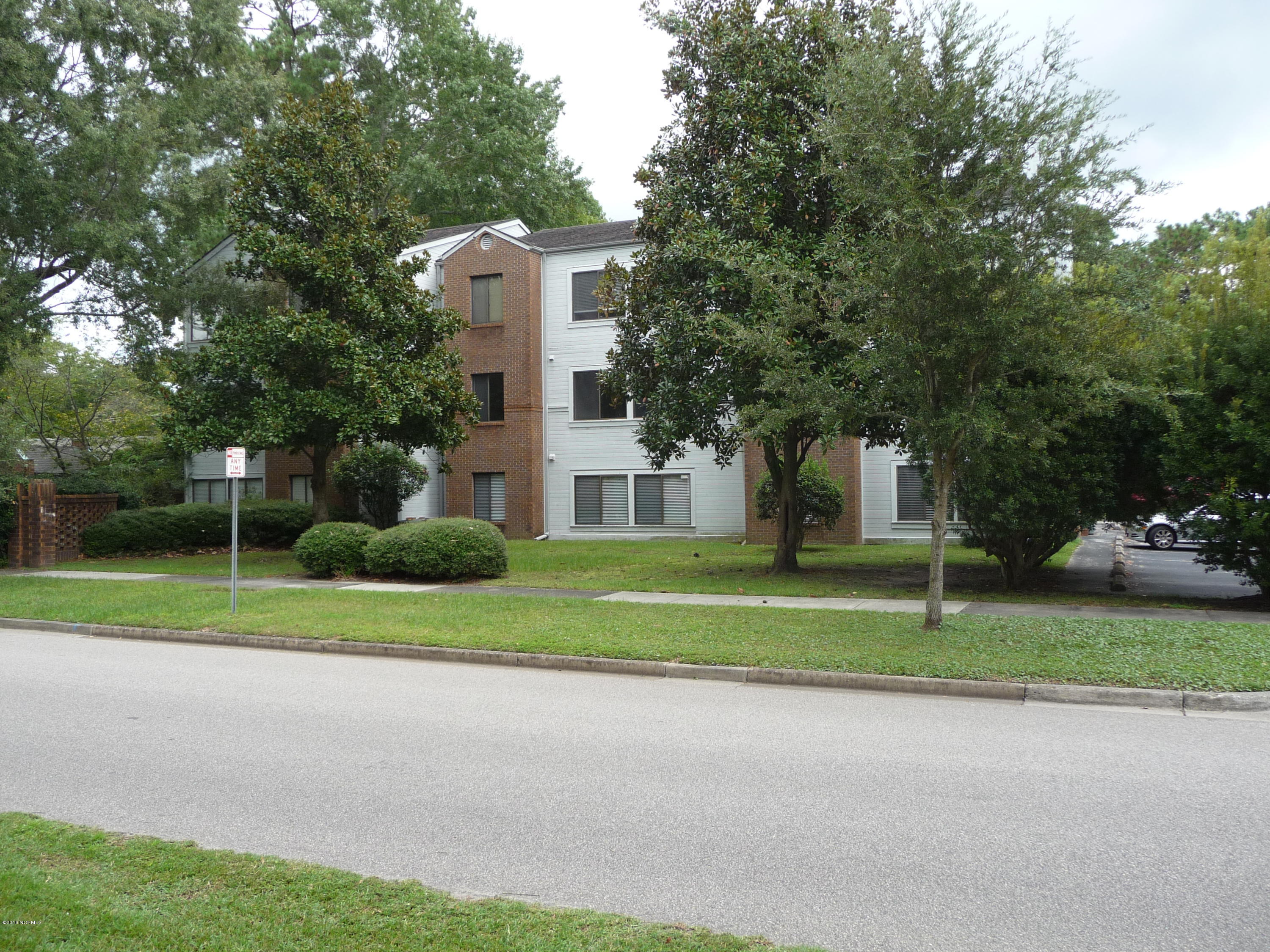 1559 Hawthorne Road Wilmington, NC 28403 - Photo 1 of 22 P1040805