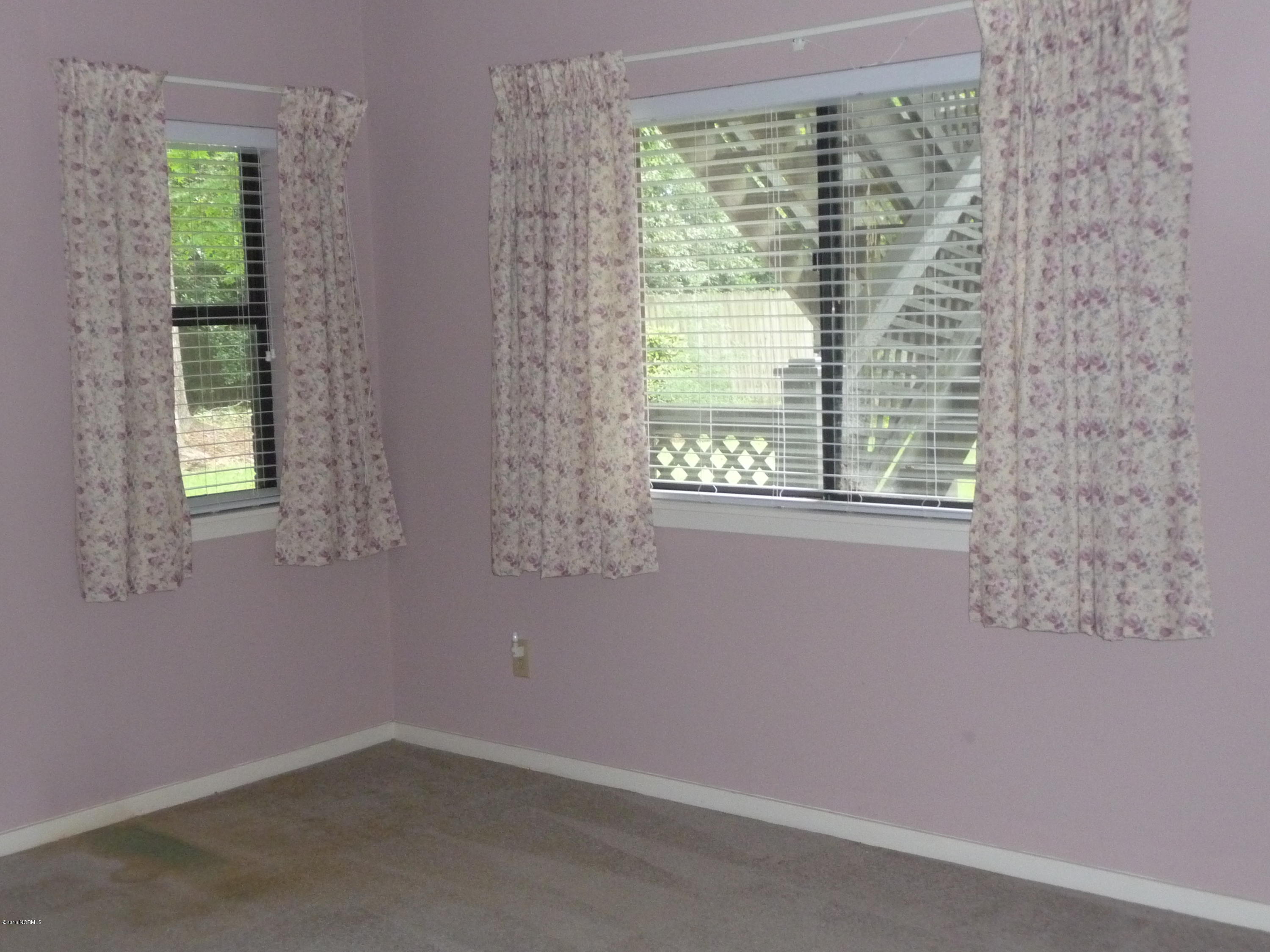 1559 Hawthorne Road Wilmington, NC 28403 - Photo 13 of 22 P1040825