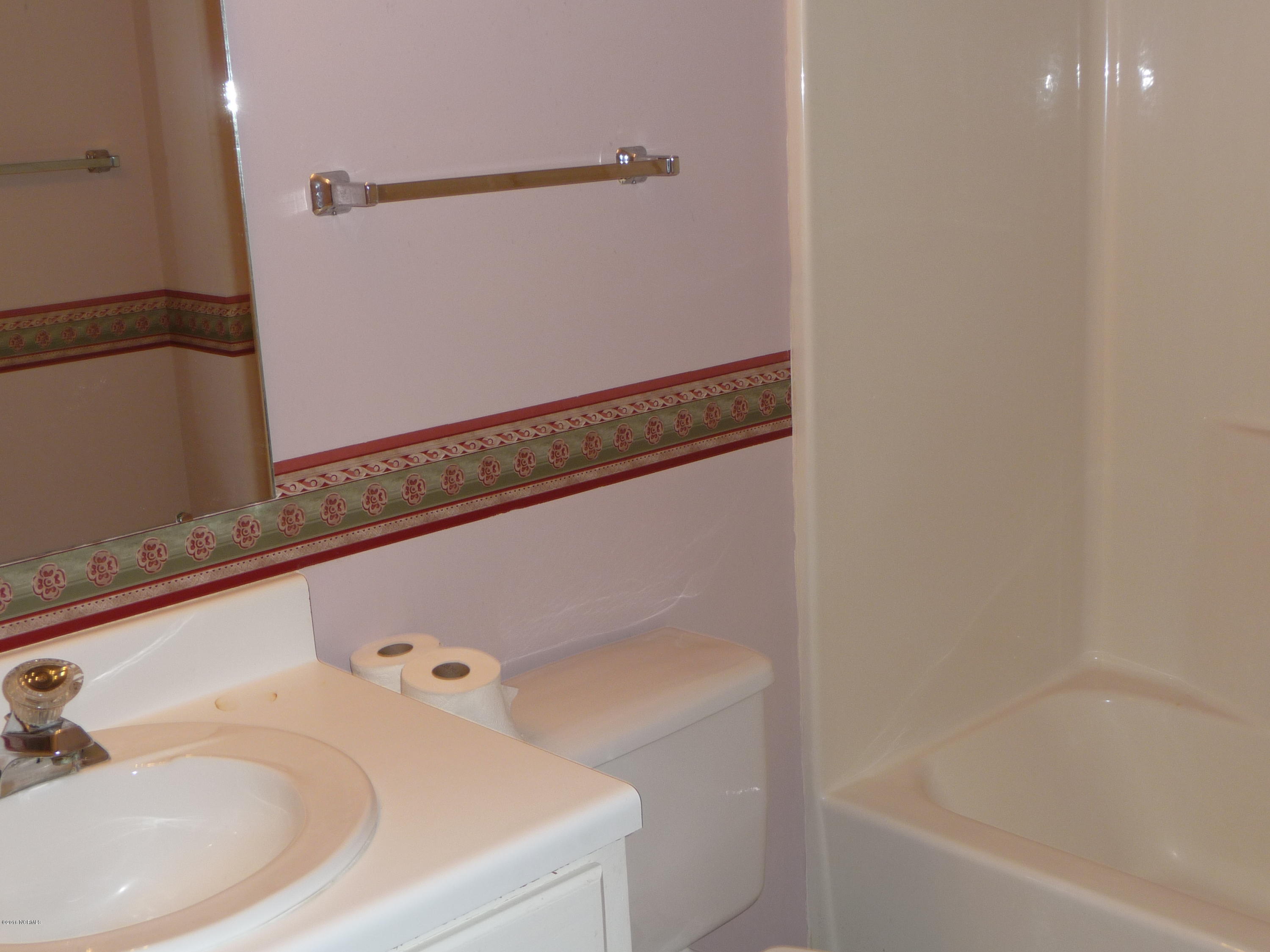 1559 Hawthorne Road Wilmington, NC 28403 - Photo 14 of 22 P1040827