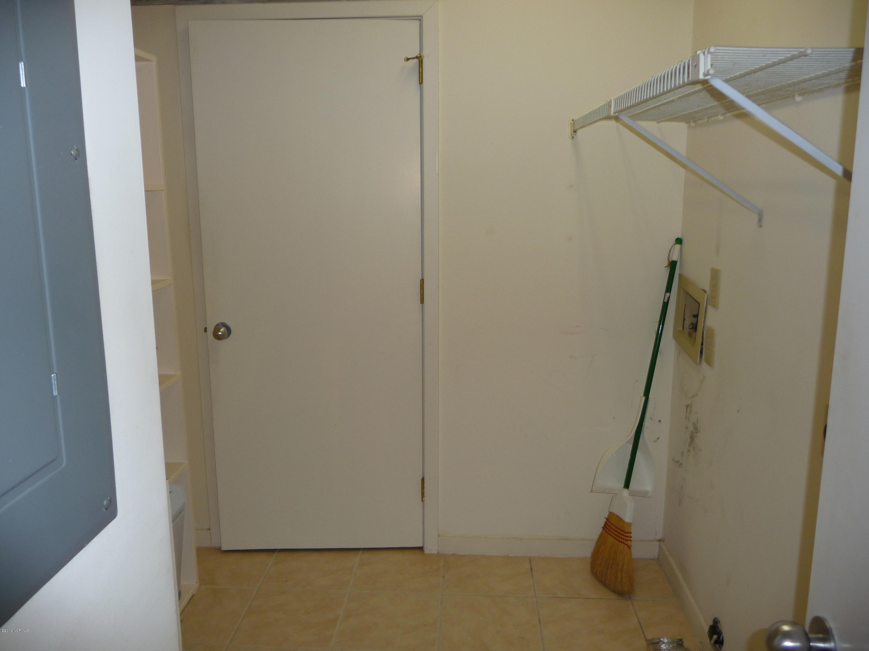 1559 Hawthorne Road Wilmington, NC 28403 - Photo 15 of 22 P1040828