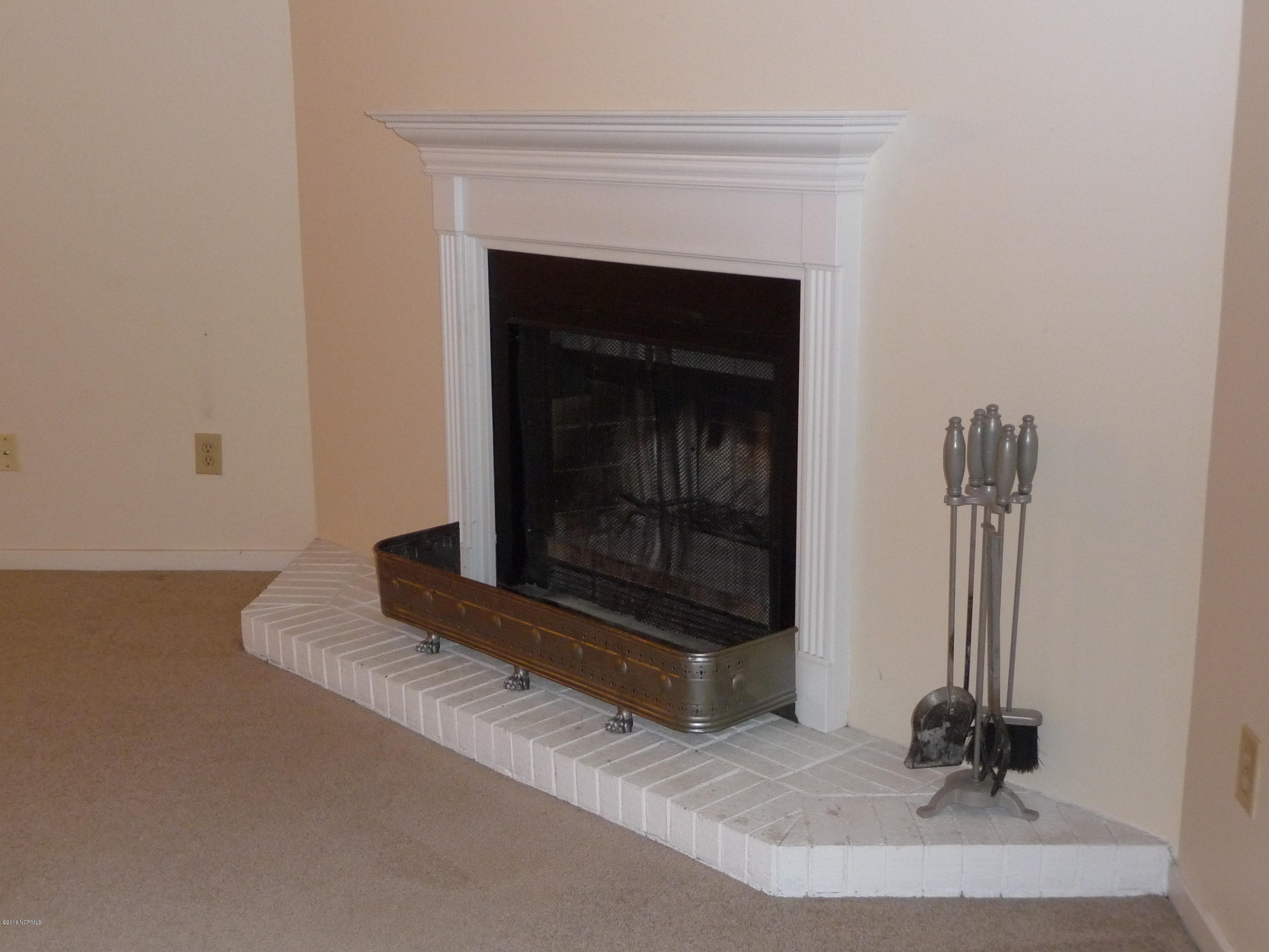 1559 Hawthorne Road Wilmington, NC 28403 - Photo 3 of 22 P1040809
