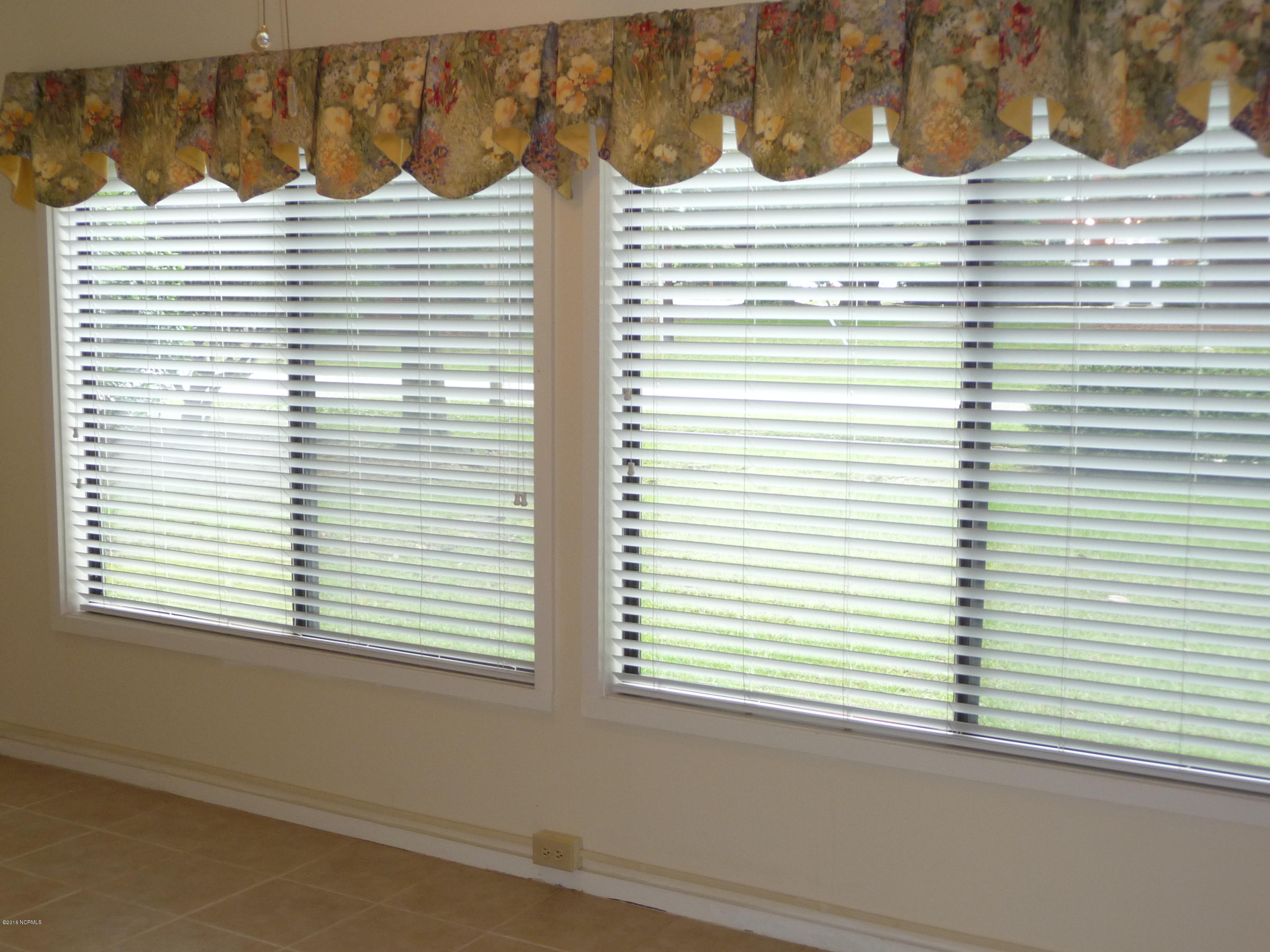 1559 Hawthorne Road Wilmington, NC 28403 - Photo 4 of 22 P1040813