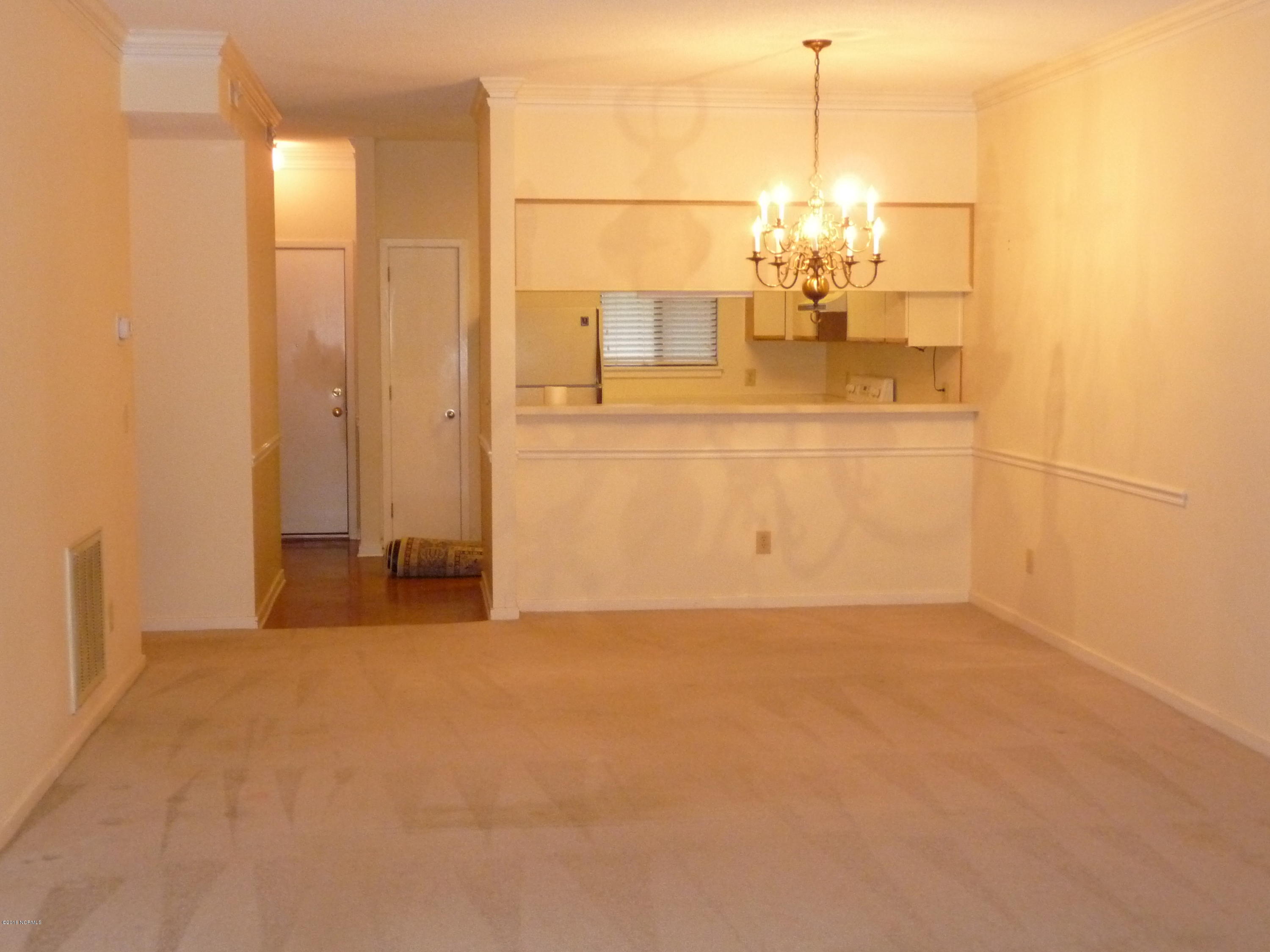 1559 Hawthorne Road Wilmington, NC 28403 - Photo 5 of 22 P1040815