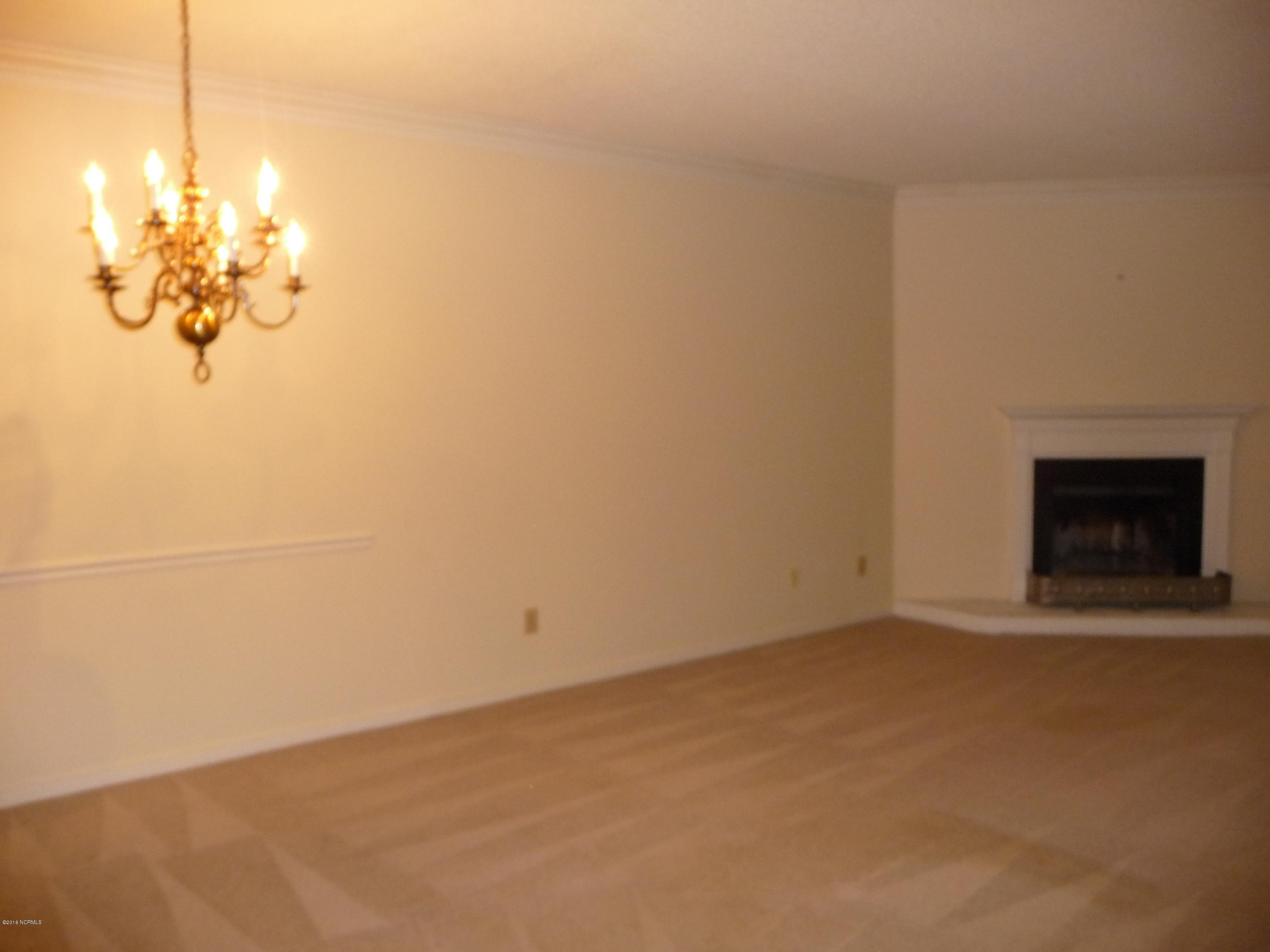 1559 Hawthorne Road Wilmington, NC 28403 - Photo 6 of 22 P1040833