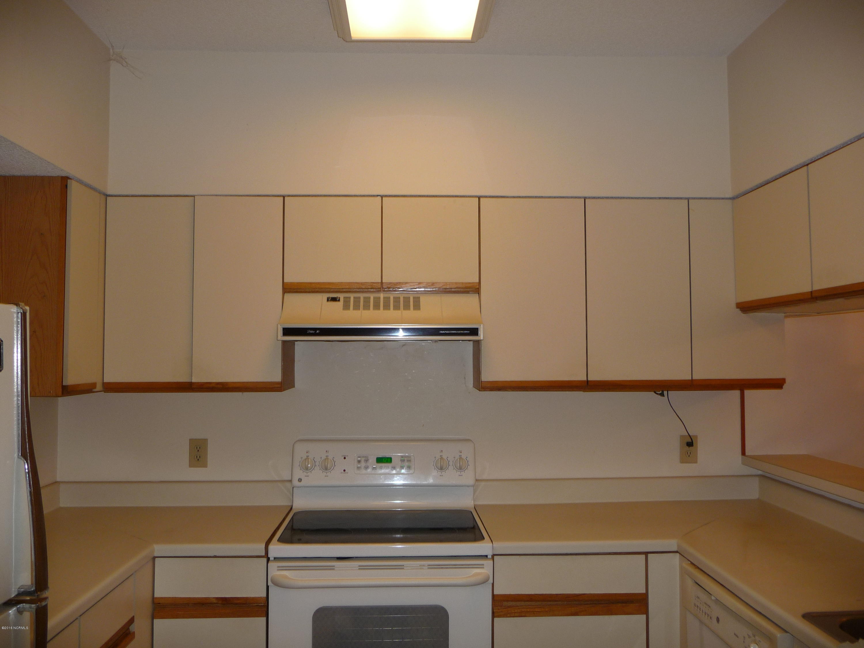 1559 Hawthorne Road Wilmington, NC 28403 - Photo 8 of 22 P1040834