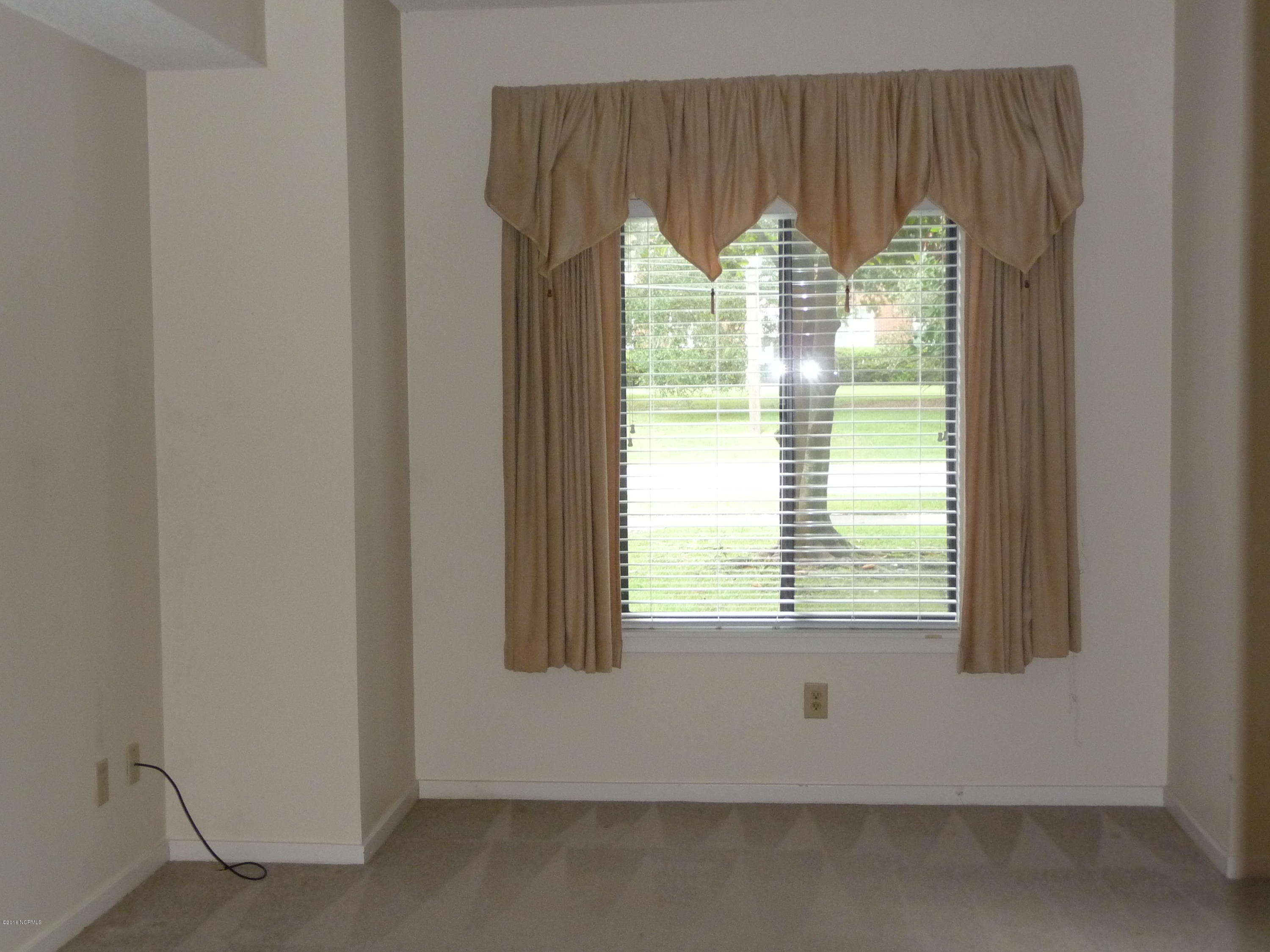 1559 Hawthorne Road Wilmington, NC 28403 - Photo 9 of 22 P1040817