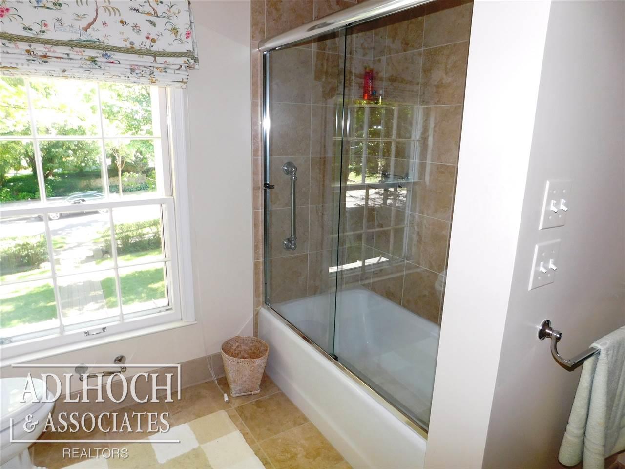 241 Lewiston Road Grosse Pointe Farms, MI 48236 - Photo 17 of 27