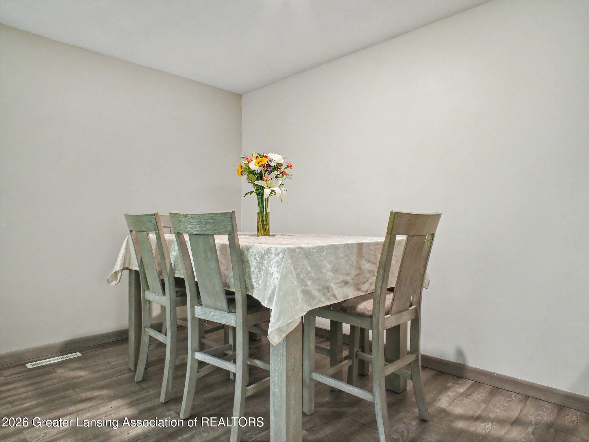 805 Dryer Farm Road Lansing, MI 48917 - Photo 12 of 37