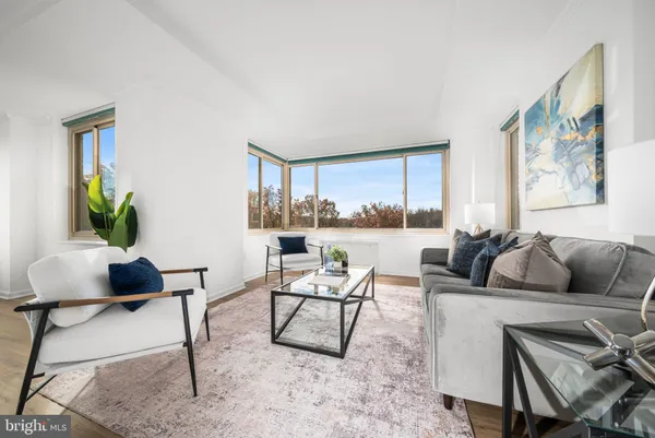 $2,400 | 4000 Tunlaw Road Northwest, Unit 811, Washington, DC 20007