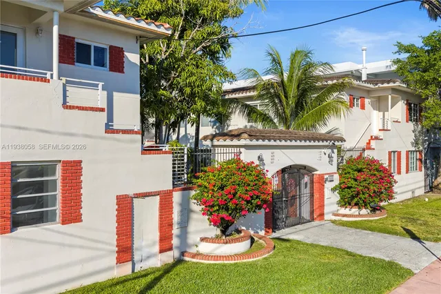 $1,900 | 1203 Marseille Drive, Unit 21, Miami Beach, FL 33141